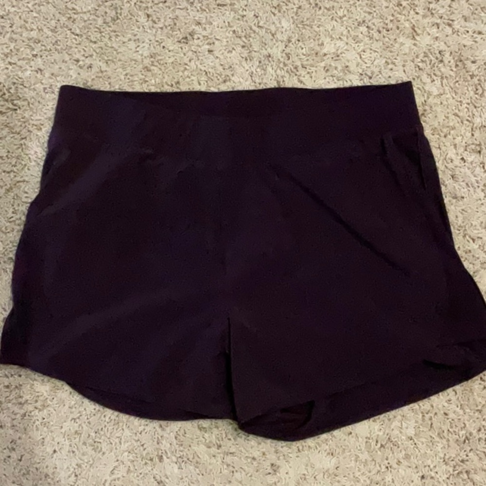 Ladies XL plum colored shorts with pockets